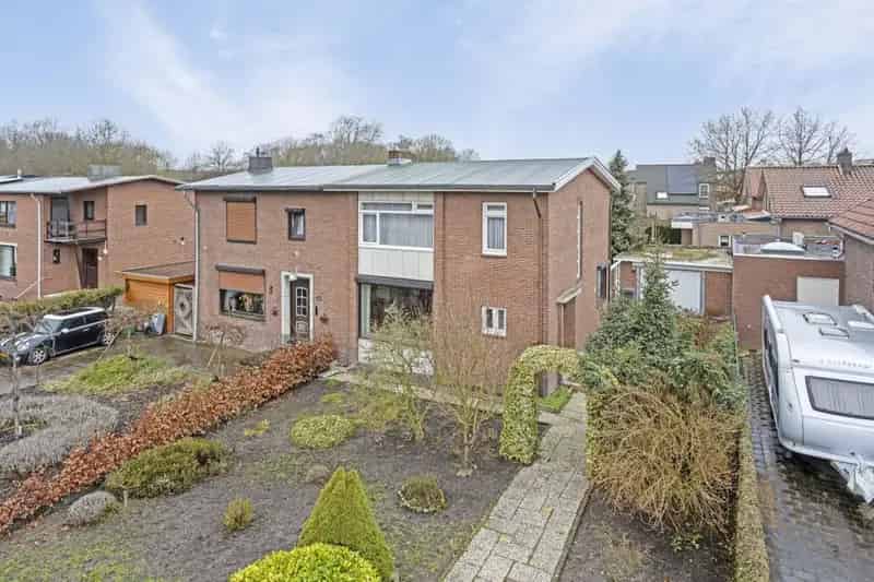 Ruime 2-onder-1-kapwoning te Venlo