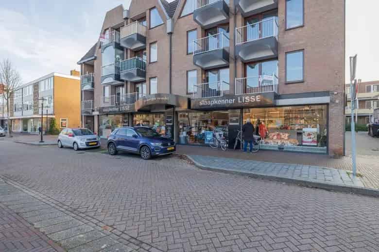 952 m2 Winkelruimte te Huur Lisse
