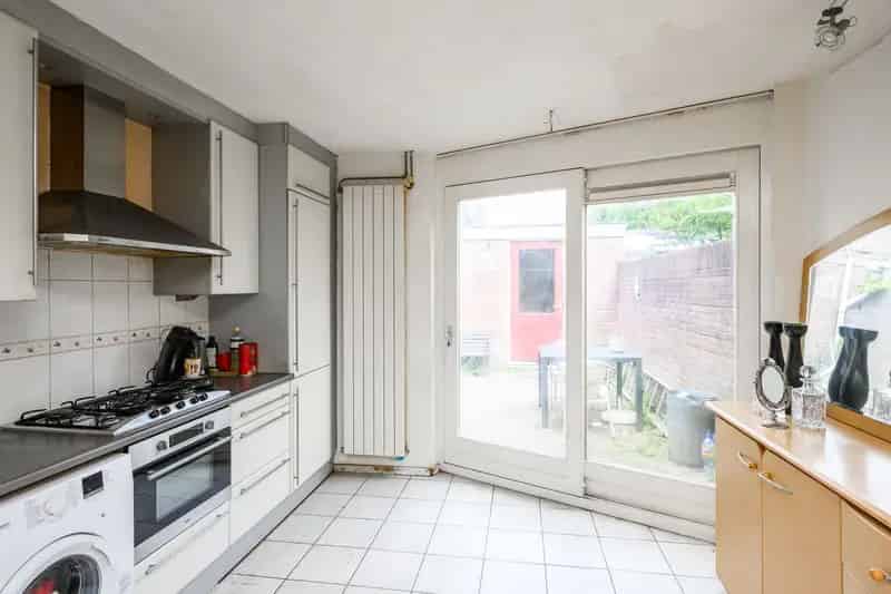Huis te koop Hilversum: Middenwoning nabij centrum en park