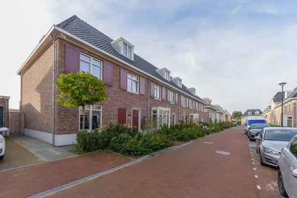 Ruime Hoekwoning Vroondaal Aan Vaarwater 5 Slaapkamers 174m2