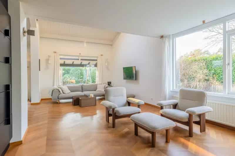 Vrijstaande Semi-Bungalow Velden: Ruimte, Rust en 31 Zonnepanelen
