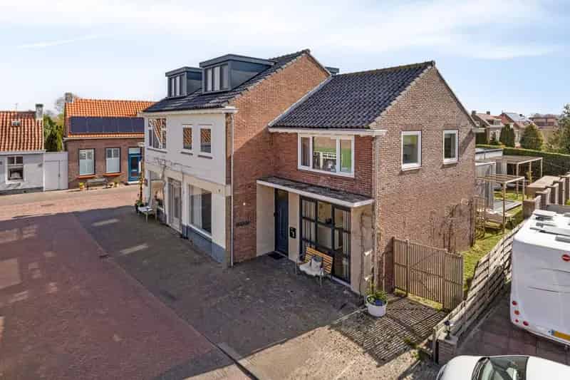Familiehotel te koop Vrouwenpolder: 4 suites, multifunctionele ruimte en meer