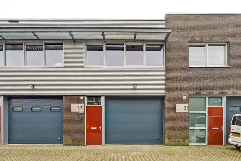 Bedrijfshal te Huur Bergeijk - Instapklaar met Kantoor