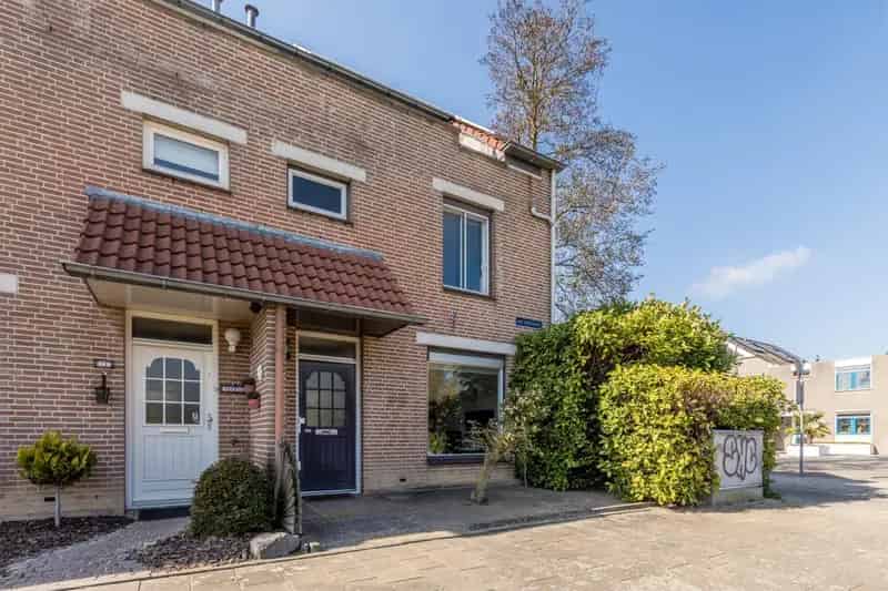 Ruim Familieh huis Nijmegen Dukenburg Garage Zonnepanelen