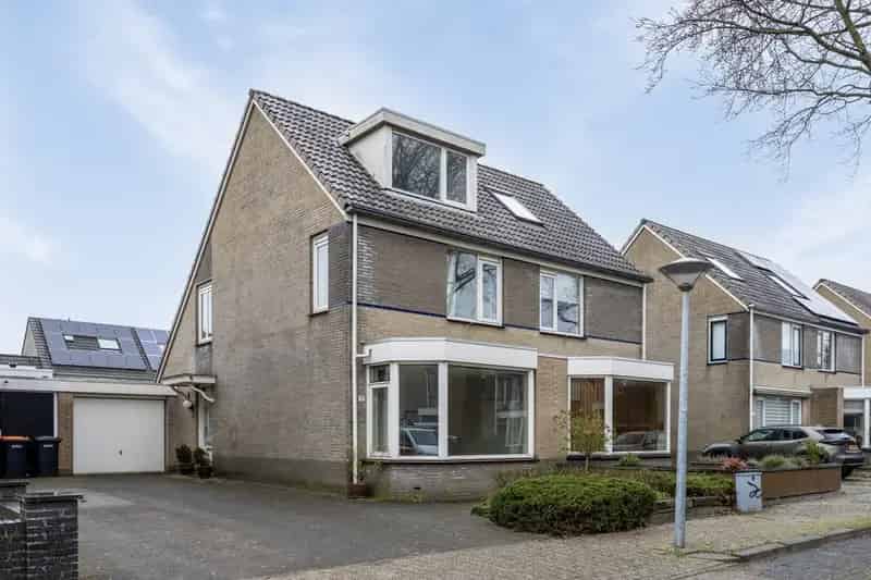 Te Koop: Ruime 3 Slaapkamers 2 onder 1 Kapwoning Kersenboogerd