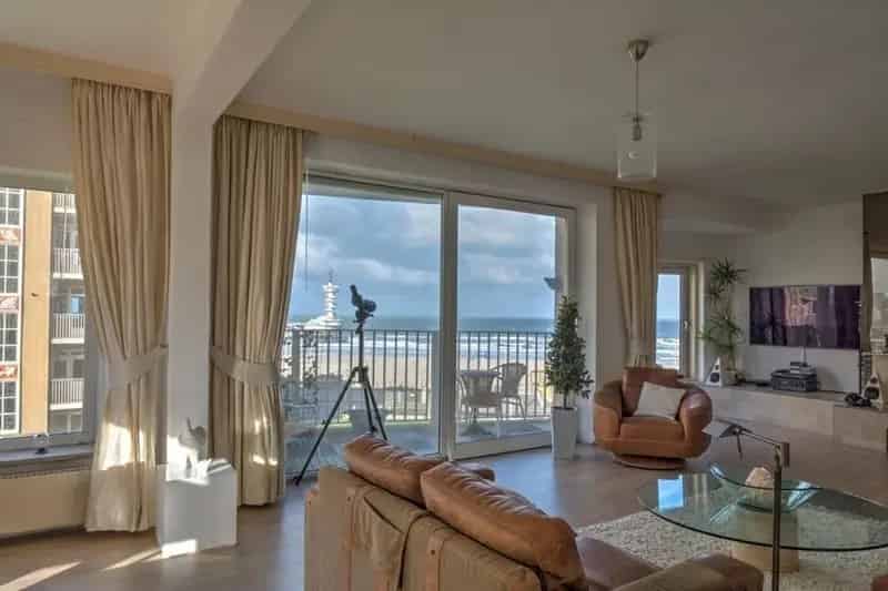 Gemeubileerd Hoekappartement met Oceaanuitzicht