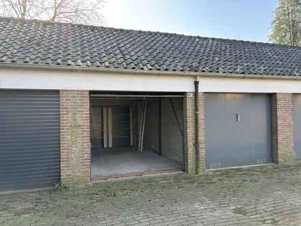 Ruime Garagebox te Breda met Hoge Nok en Mogelijkheid tot Vliering