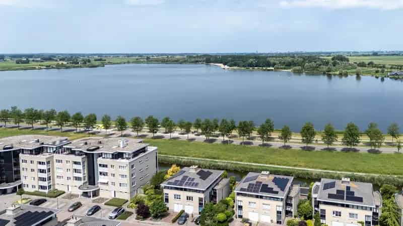 Huis te koop Zoetermeer: Luxe woning aan het water