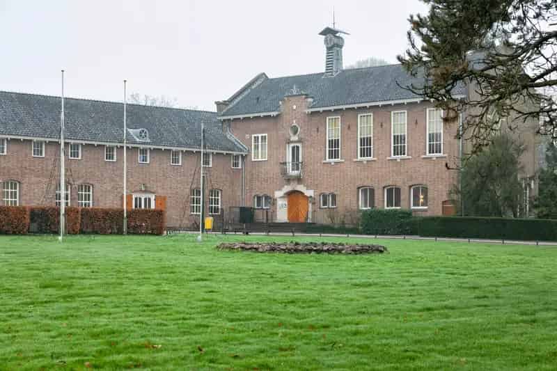 Kantoorruimte te Huur Huizen voormalig Gemeentehuis