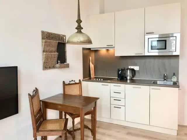 Maastricht Centrum: Modern Appartement aan de Maas met Dakterras