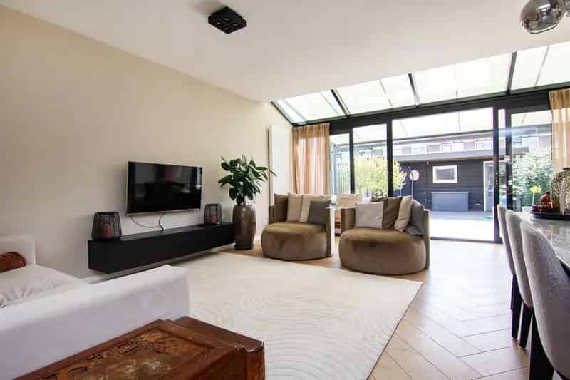 Huis te koop IJmuiden: Luxe gerenoveerde tussenwoning