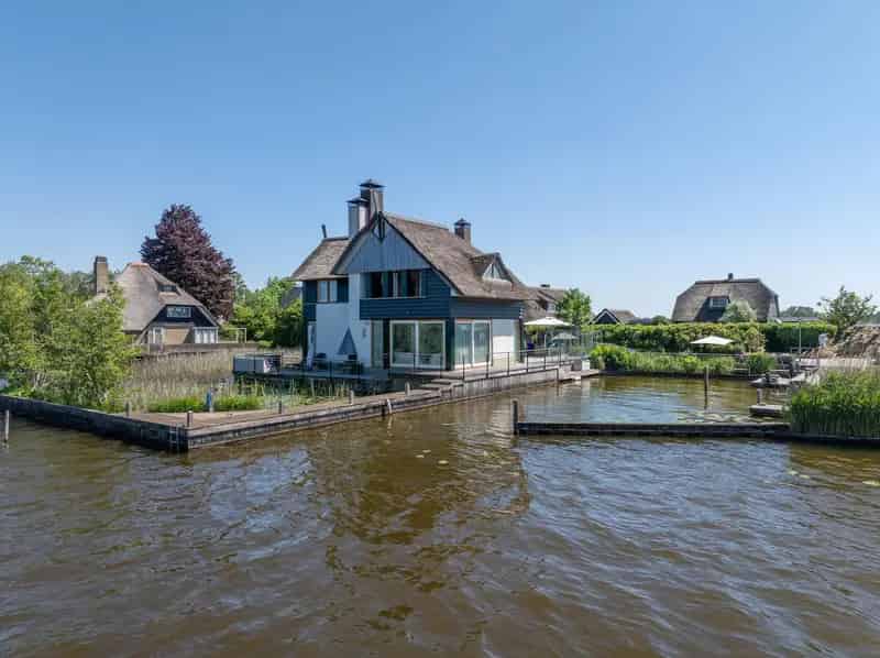 Luxe Watervilla te Koop aan de 3e Loosdrechtse Plas