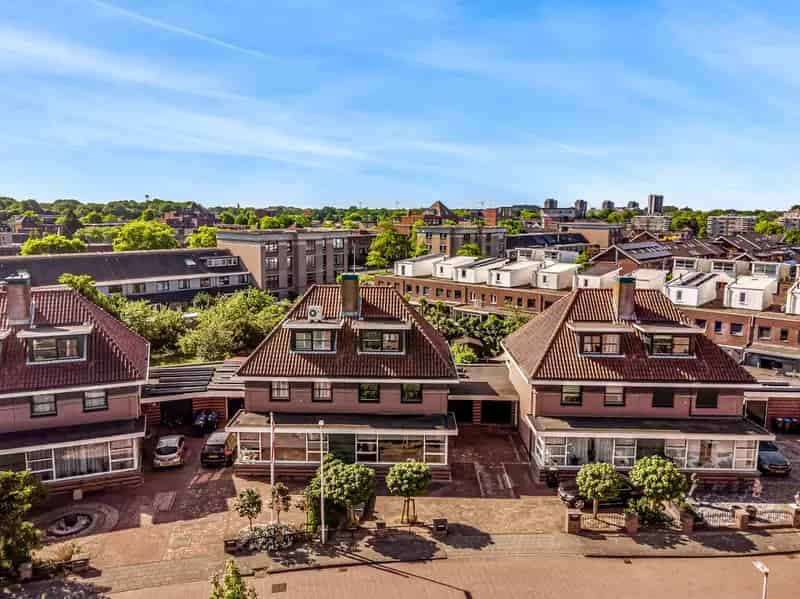 Royale 5 Slaapkamers Tweekapper Leyhof Garage Tuin Energielabel A