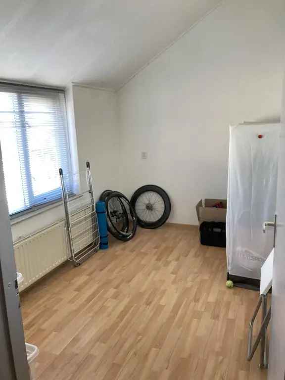 Te Huur: Gestoffeerde Hoekwoning Eindhoven Tongelre