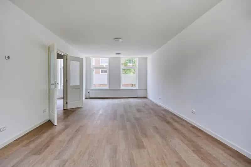 Gerenoveerde 6-kamer bovenwoning Zeeheldenkwartier