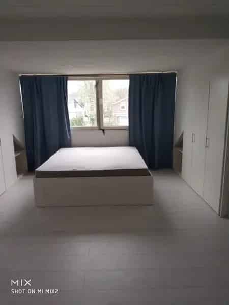 Ruime Familiewoning nabij Vijver in Tilburg