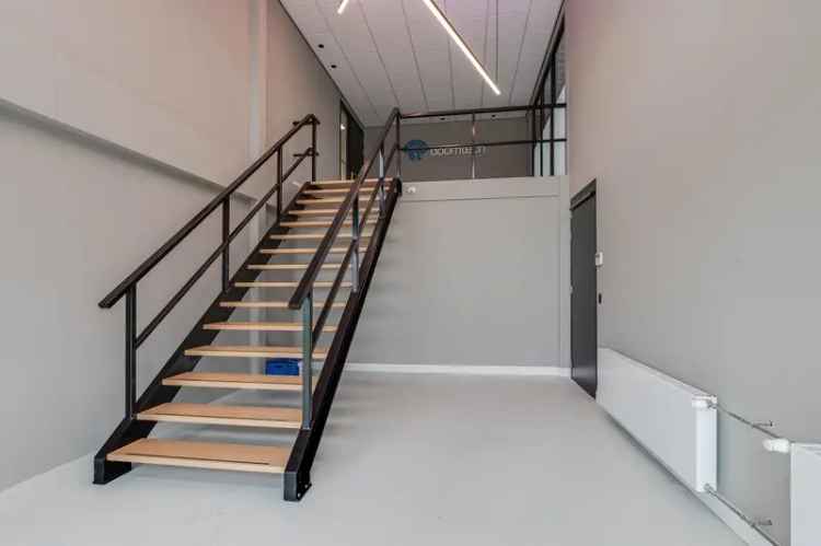 Bedrijfsruimte huren Oss: Kantoor en Magazijn 443m²