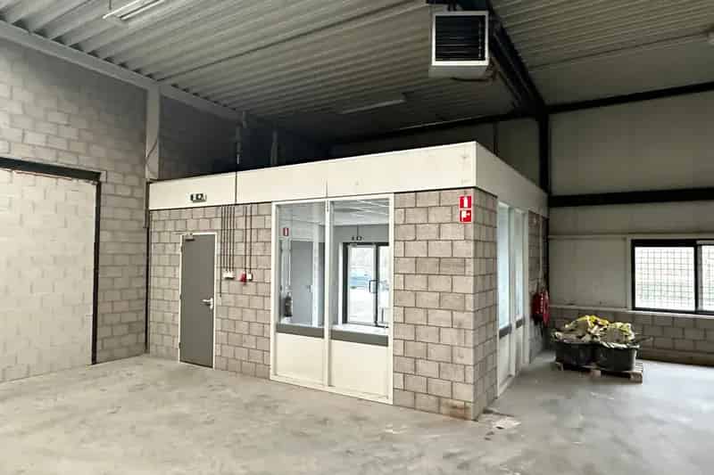 Bedrijfshal te Huur Waardenburg A2 A15 236m2