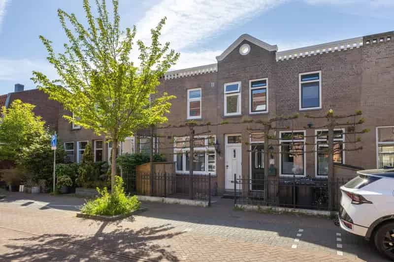 Te Koop: Uitgebouwde Stadswoning Zaandam 3 Slaapkamers Tuin