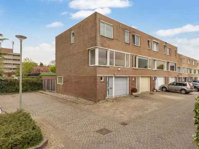 Te koop: Gerenoveerde Eindwoning met Garage in Dordrecht
