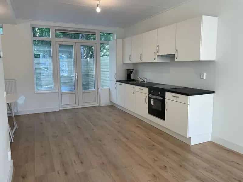 3 Kamer Benedenwoning 63m2 Gerenoveerd Luxe Afwerking