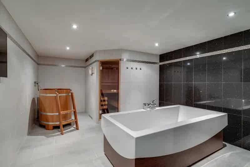 Vrijstaande Villa Leidschendam 1377m2 Perceel Wellness Buitenkeuken