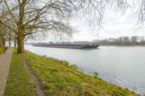 Luxe Villa Merwede: Panoramisch Uitzicht en Ruimte