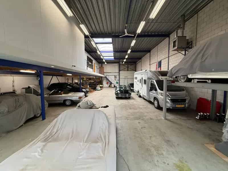 Bedrijfshal Woerden te huur 395m² Kantoor Parkeerplaatsen Zonnepanelen