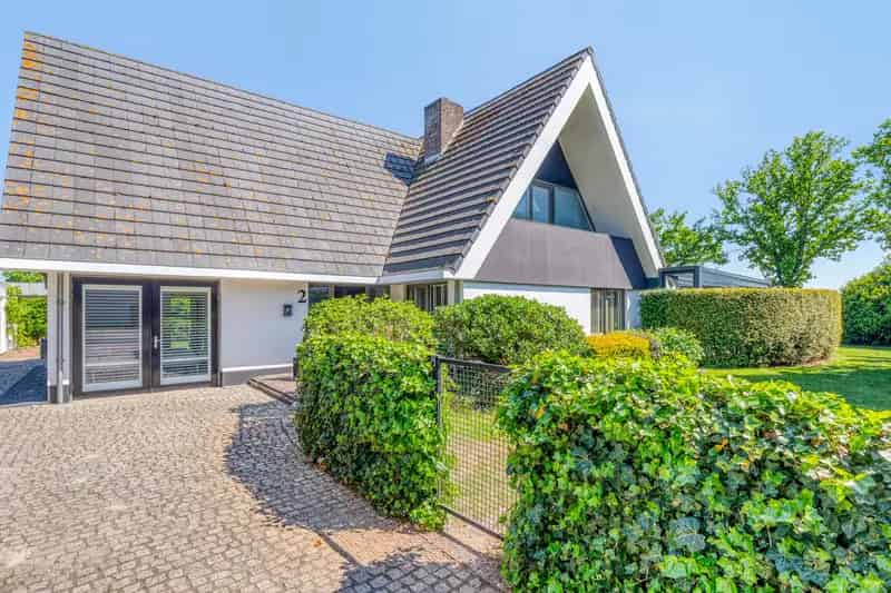 Vrijstaande woning Roosendaal 4 slaapkamers luxe tuin