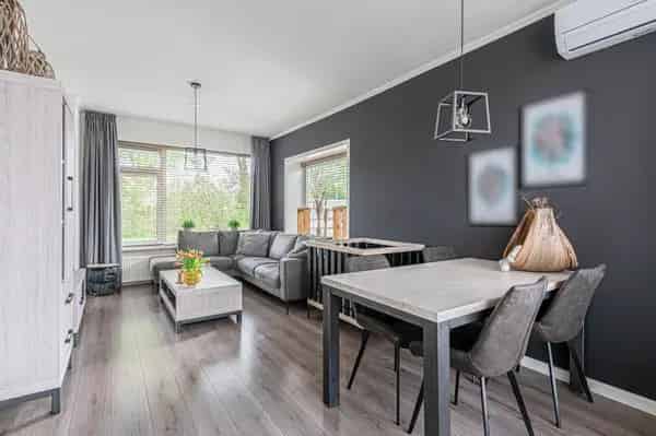 Hoekwoning met garage en 9 zonnepanelen nabij station