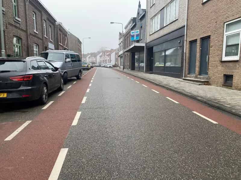 Ruime woning 301m2 met 4 appartementen te koop