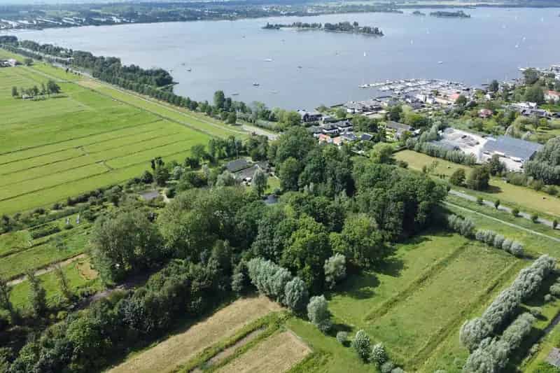 Woonboerderij te koop: Ruime woning met gastenverblijf, zwemvijver en sauna