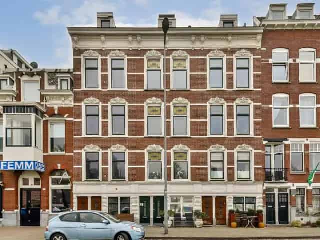 Dubbele Bovenwoning Rotterdam Maaskade: Uitzicht, Karakter en Comfort