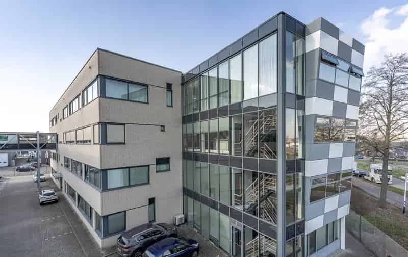 Kantoorruimte huren Eindhoven Hurk: 691m², Energielabel A, 15 parkeerplaatsen