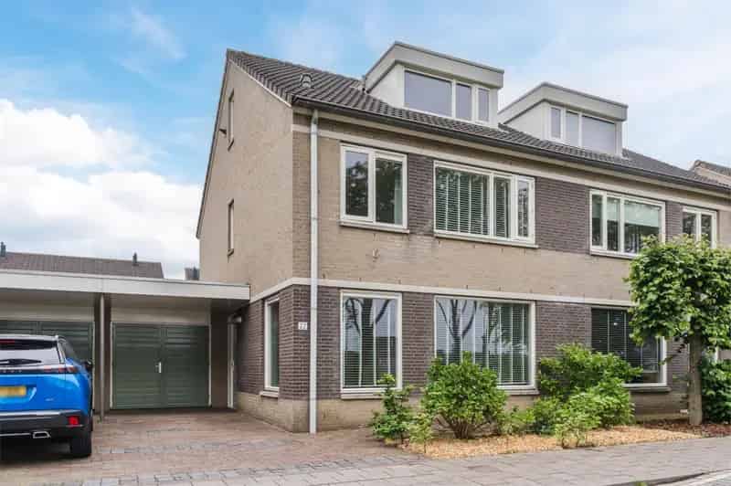 Ruime 5 Slaapkamer Tweekapper met Garage te Rosmalen