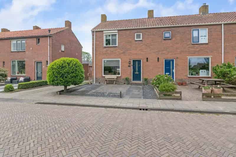 Ruime Eindwoning Blankenham 3 Slaapkamers Garage Tuin