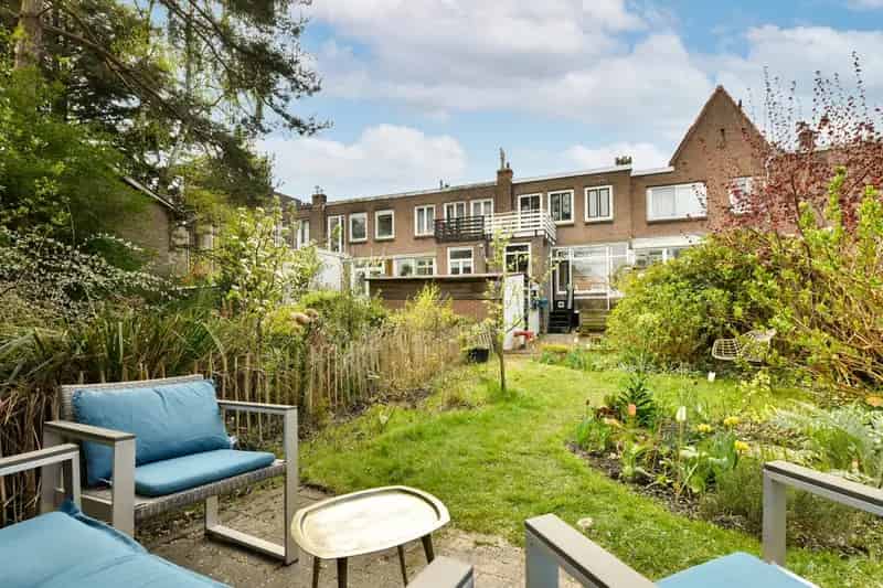 Jaren 30 woning Diemen Centrum Diepe Tuin Dakterras 2 slaapkamers