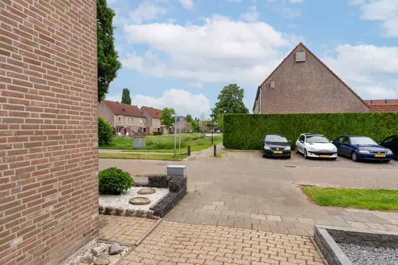 Hoekwoning Wijk en Aalburg 12 Zonnepanelen Serre Ruime Garage