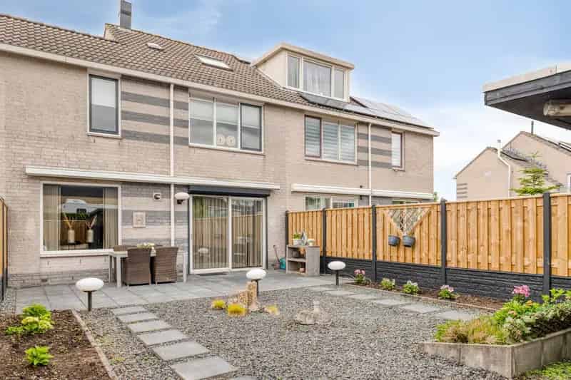 Moderne woning Maaswijk 3 slaapkamers praktijkruimte tuin