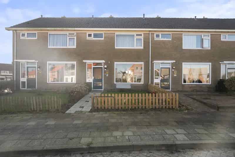 Ruime Tussenwoning Den Oever Nabij Waddenzee 4 slaapkamers