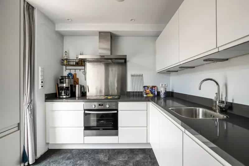 Huis te koop Hoorn: Rustige woning met 3 slaapkamers, 8 zonnepanelen en moderne keuken