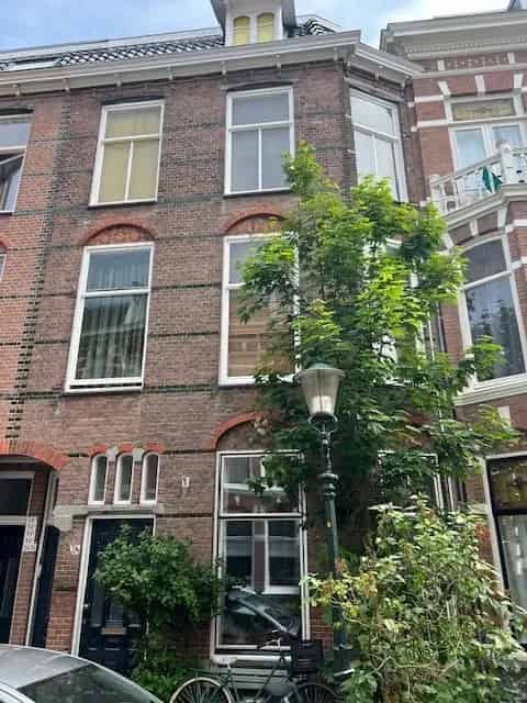 Beleggingsobject Den Haag: Ruim 2-appartementen bovenhuis 247m2