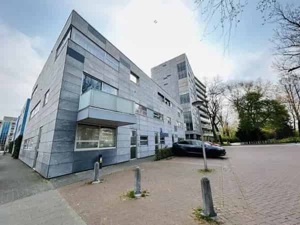 Huis Zwembadweg Eindhoven: Sfeervolle Stadswoning met Parkeerplaats