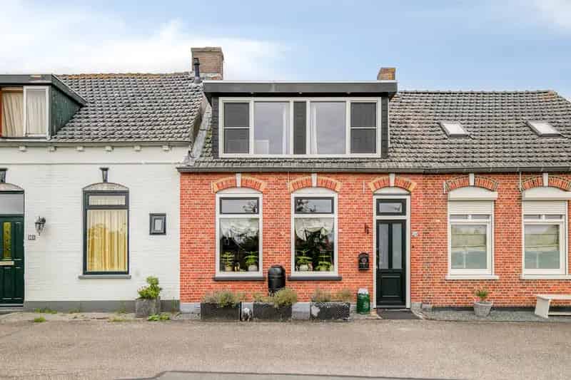 Dijkhuis aan havenkom Dinteloord