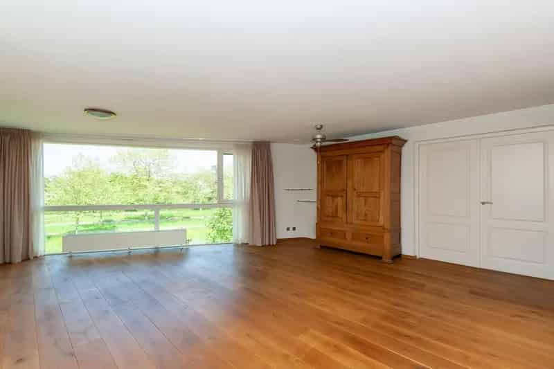 3-kamer hoekappartement bovenste verdieping met balkon en lift