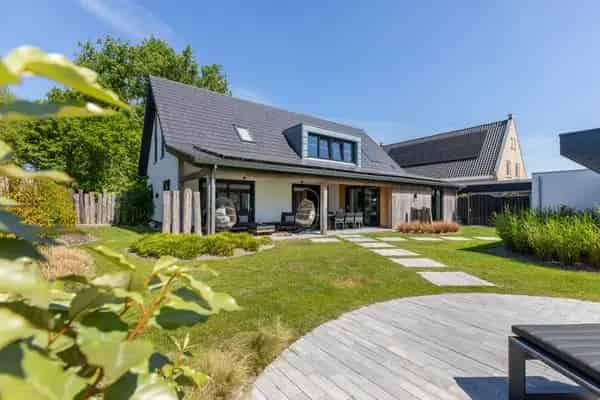 Luxe Villa Vlissingen Bunkerbos: 274m2 Wonen met Beachhouse