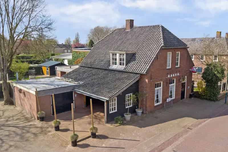 Huis te koop Ammerzoden: Wonen en Werken gecombineerd