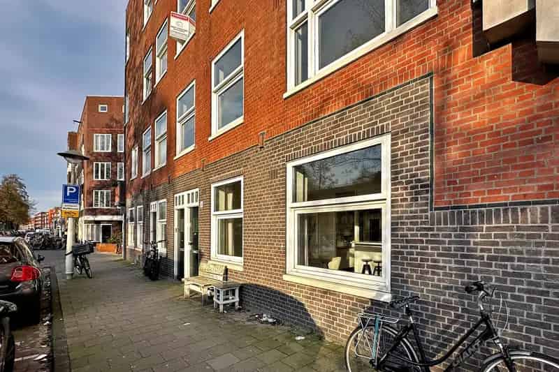Amsterdamse benedenwoning met tuin te koop