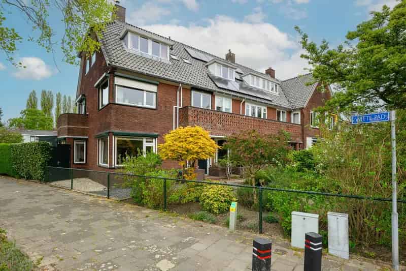 Huis te Koop Wassenaar Familiehuis Ruime Tuin 3 Verdiepingen