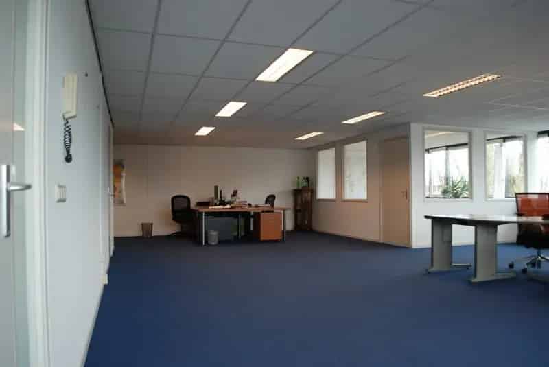 Bedrijfshal te Huur Soesterberg 274m² Kantoor Entresol